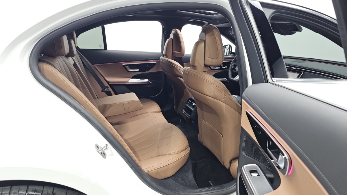 Mercedes-Benz E-Class, 2025 — фото 10 из 12