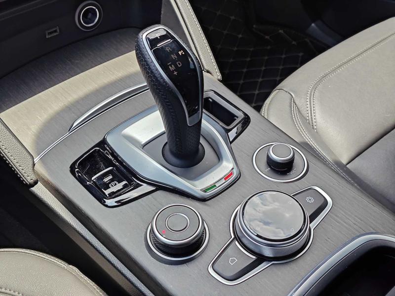 Alfa Romeo Stelvio, 2023 — фото 9 из 12