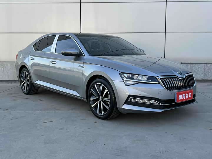 Skoda Superb, 2023 — фото 6 из 9