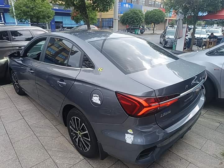 Roewe i5, 2022 — фото 5 из 9