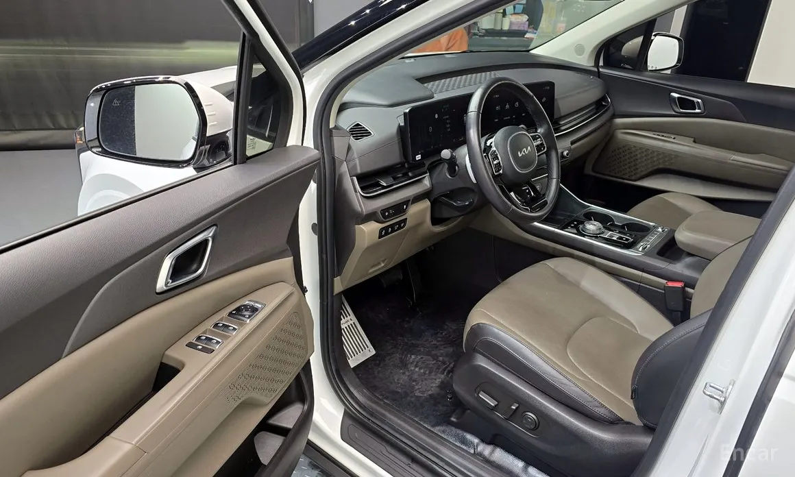 Kia Carnival, 2023 — фото 10 из 12