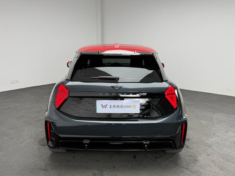 Mini Cooper JCW, 2025 — фото 4 из 9