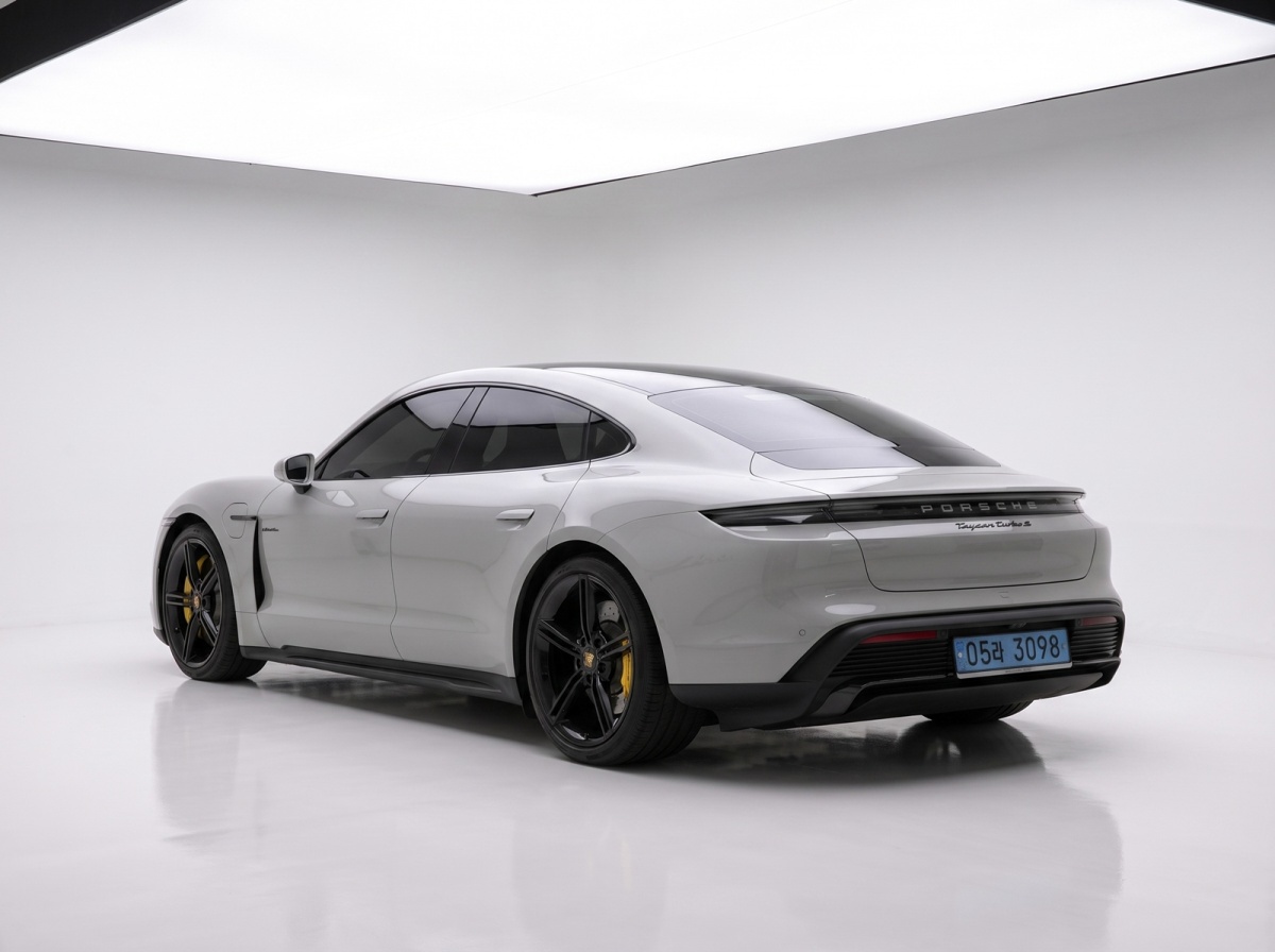 Porsche Taycan, 2023 — фото 9 из 12