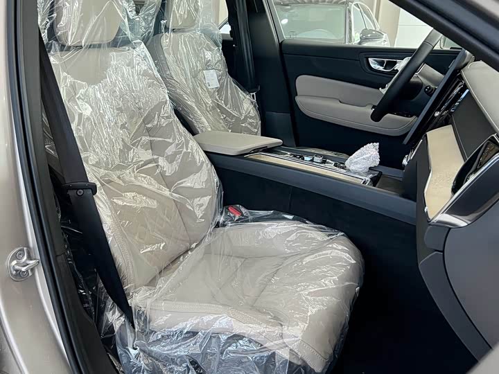 Volvo XC60, 2025 — фото 7 из 9
