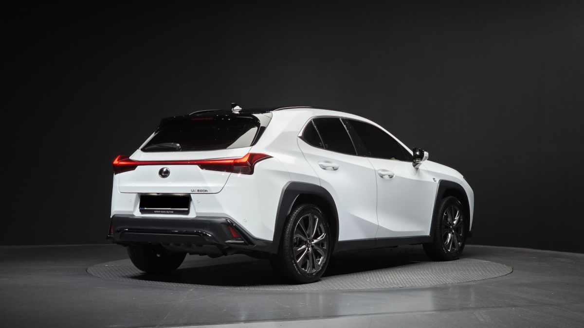 Lexus UX, 2023 — фото 2 из 12