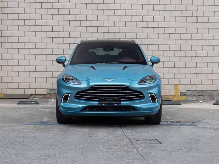Aston Martin DBX, 2022 — фото 2 из 9