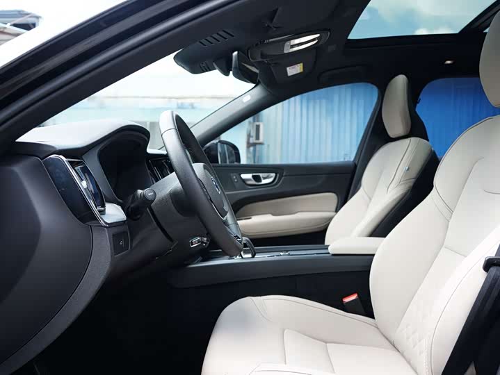 Volvo XC60, 2025 — фото 4 из 9