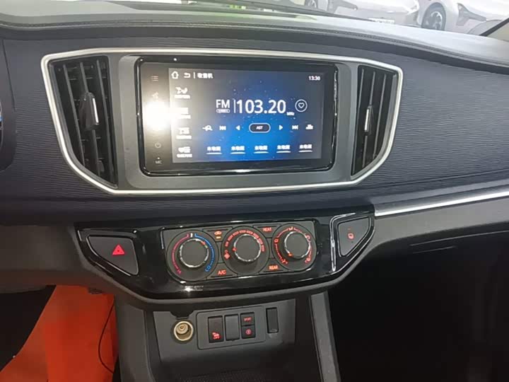 Dongfeng Forthing Lingzhi M5 EV, 2022 — фото 5 из 9