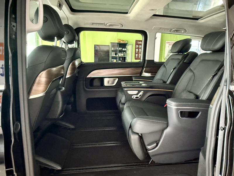 Mercedes-Benz V-Class, 2023 — фото 11 из 12