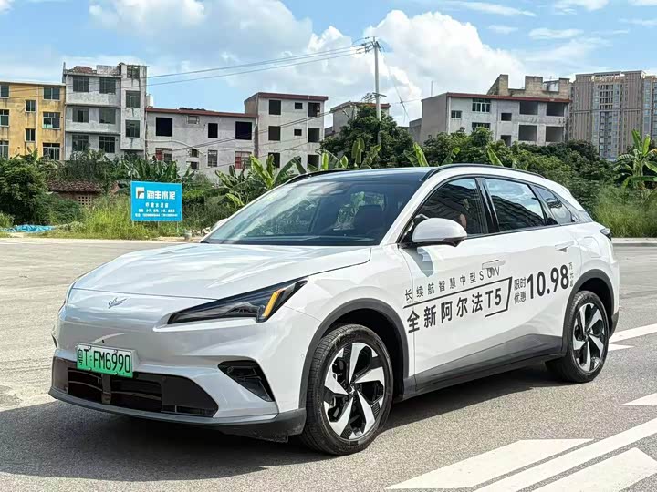 BAIC Arcfox Alpha T5, 2025 — фото 2 из 3