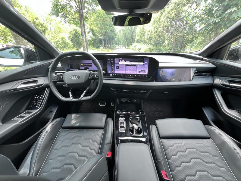 Audi Q6L e-tron, 2025 — фото 6 из 10