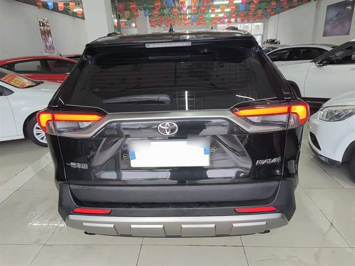 Toyota RAV4, 2024 — фото 4 из 9