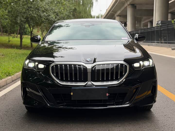 BMW 5 Series, 2025 — фото 2 из 9