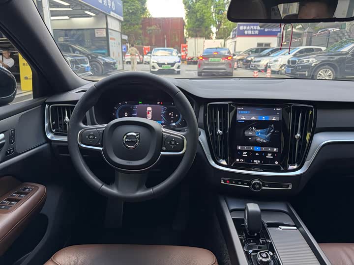 Volvo S60, 2022 — фото 8 из 9