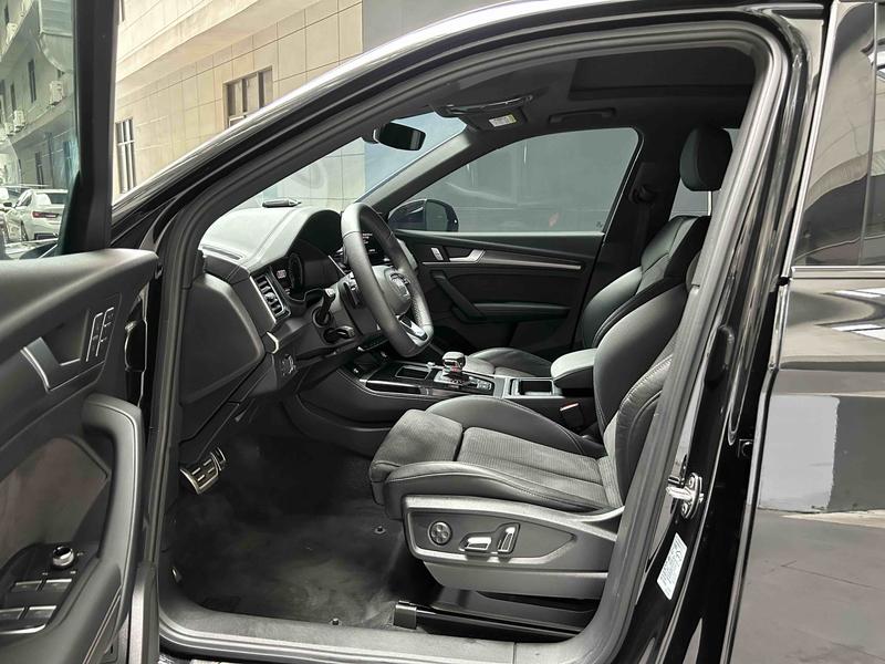 Audi Q5L Sportback, 2024 — фото 11 из 12