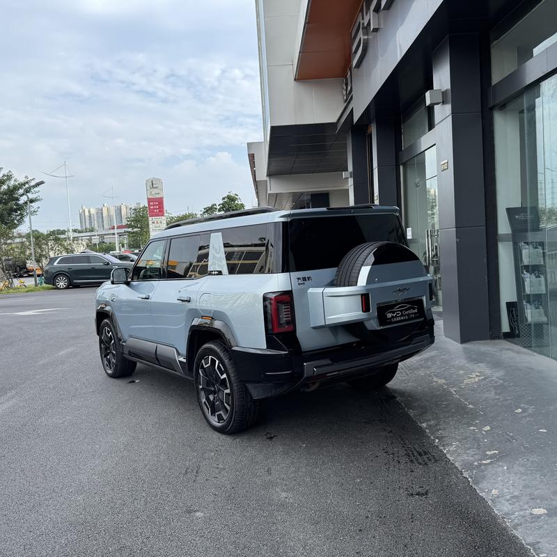 BYD FangChengBao Leopard 8, 2025 — фото 4 из 12