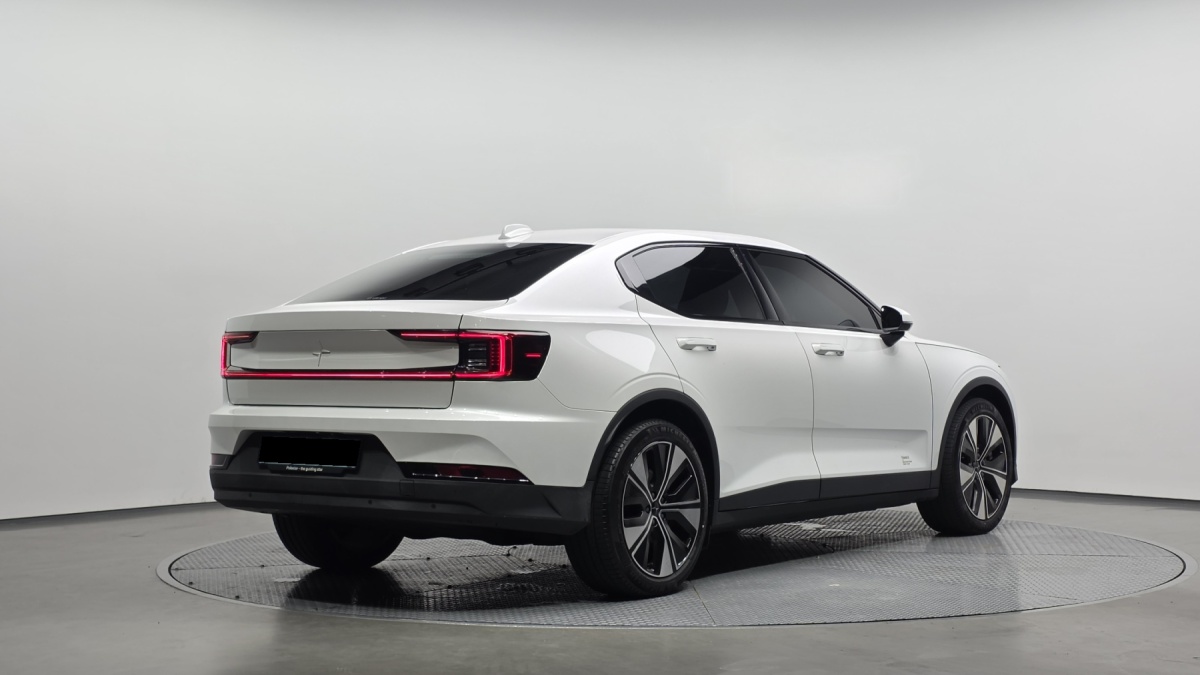 Polestar 2, 2022 — фото 2 из 12