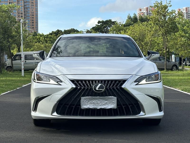Lexus ES, 2022 — фото 2 из 12
