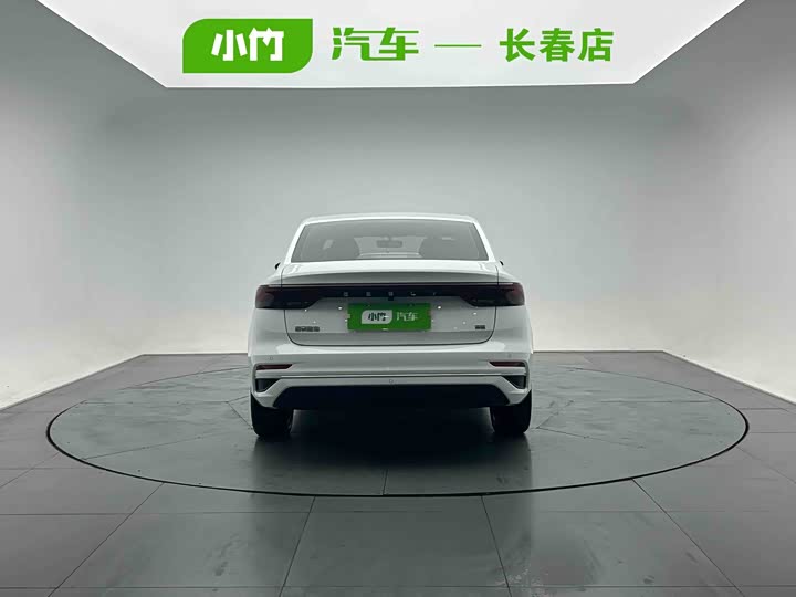 Geely Emgrand, 2023 — фото 4 из 9