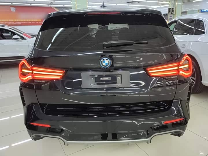 BMW iX3, 2024 — фото 6 из 9