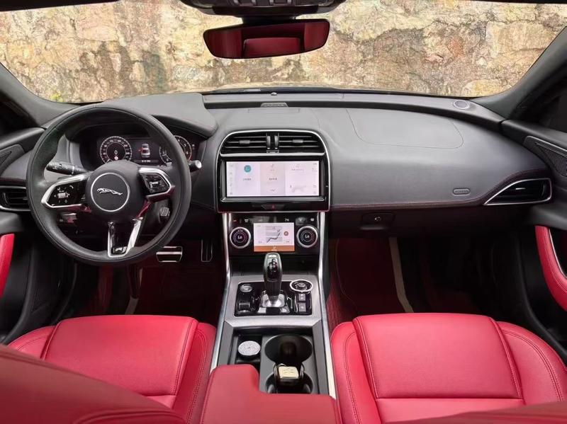 Jaguar XE L, 2023 — фото 7 из 10