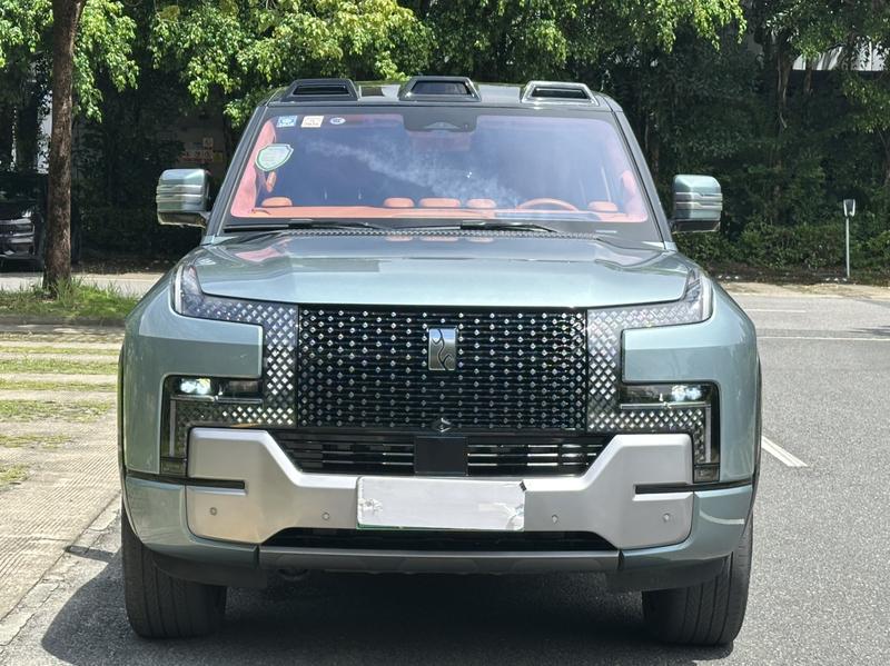 BYD Yangwang U8, 2024 — фото 2 из 11