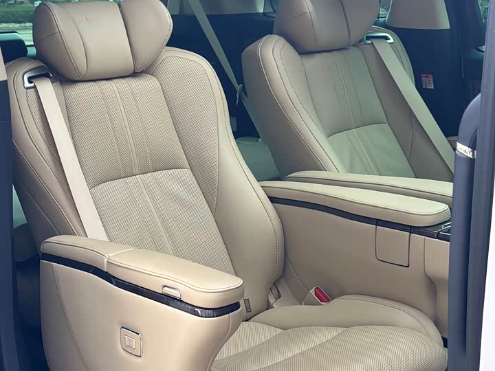 Toyota Vellfire, 2022 — фото 6 из 9