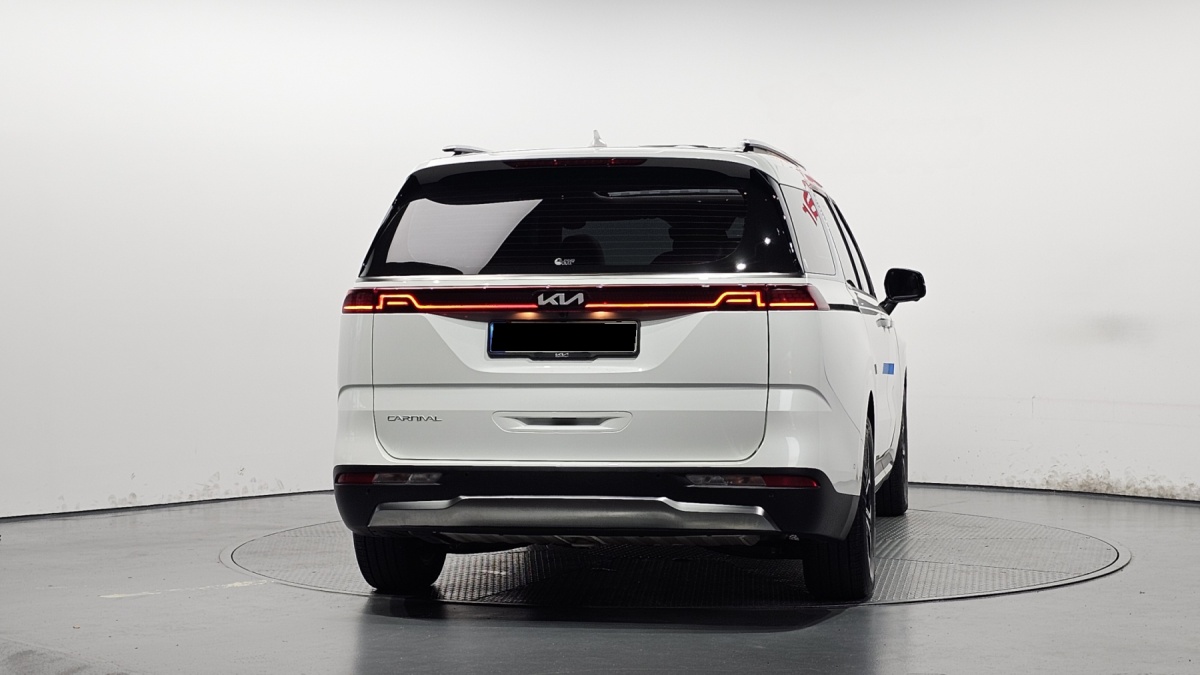 Kia Carnival, 2023 — фото 4 из 12