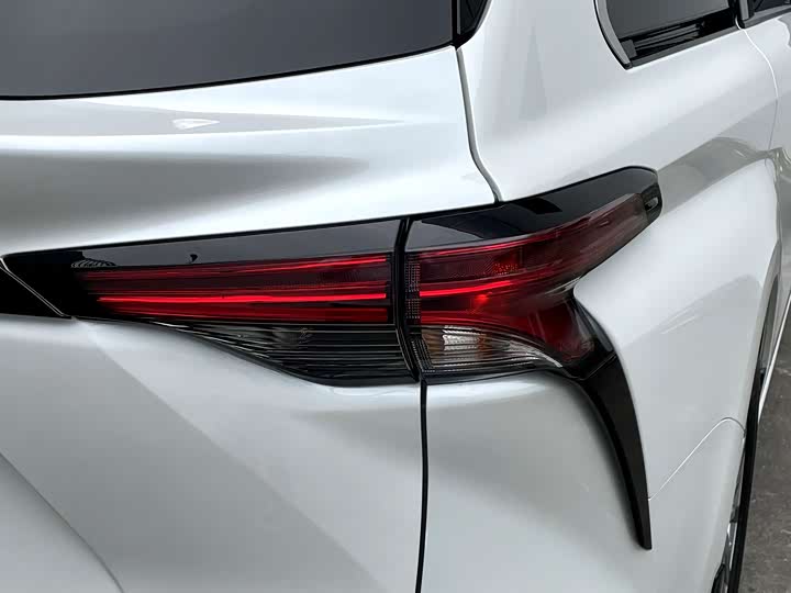 Toyota Sienna, 2022 — фото 7 из 9