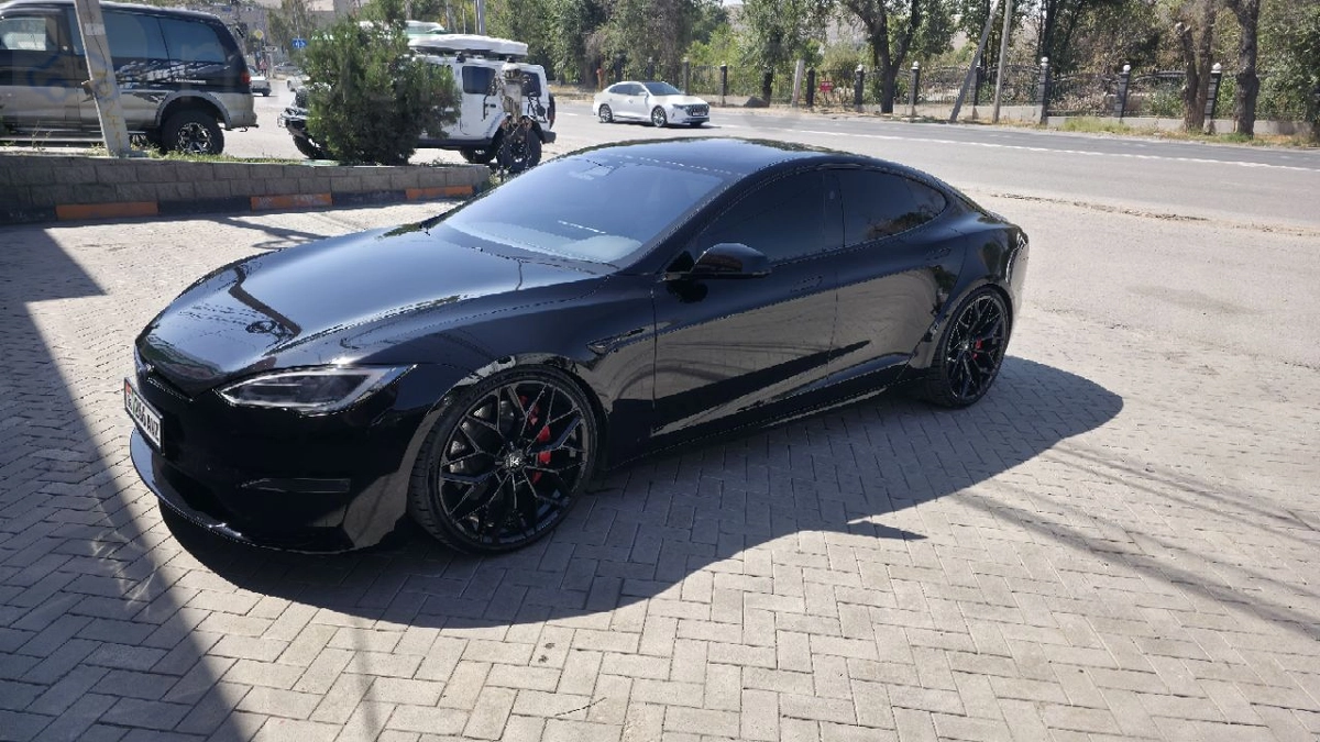 Tesla Model S, 2023