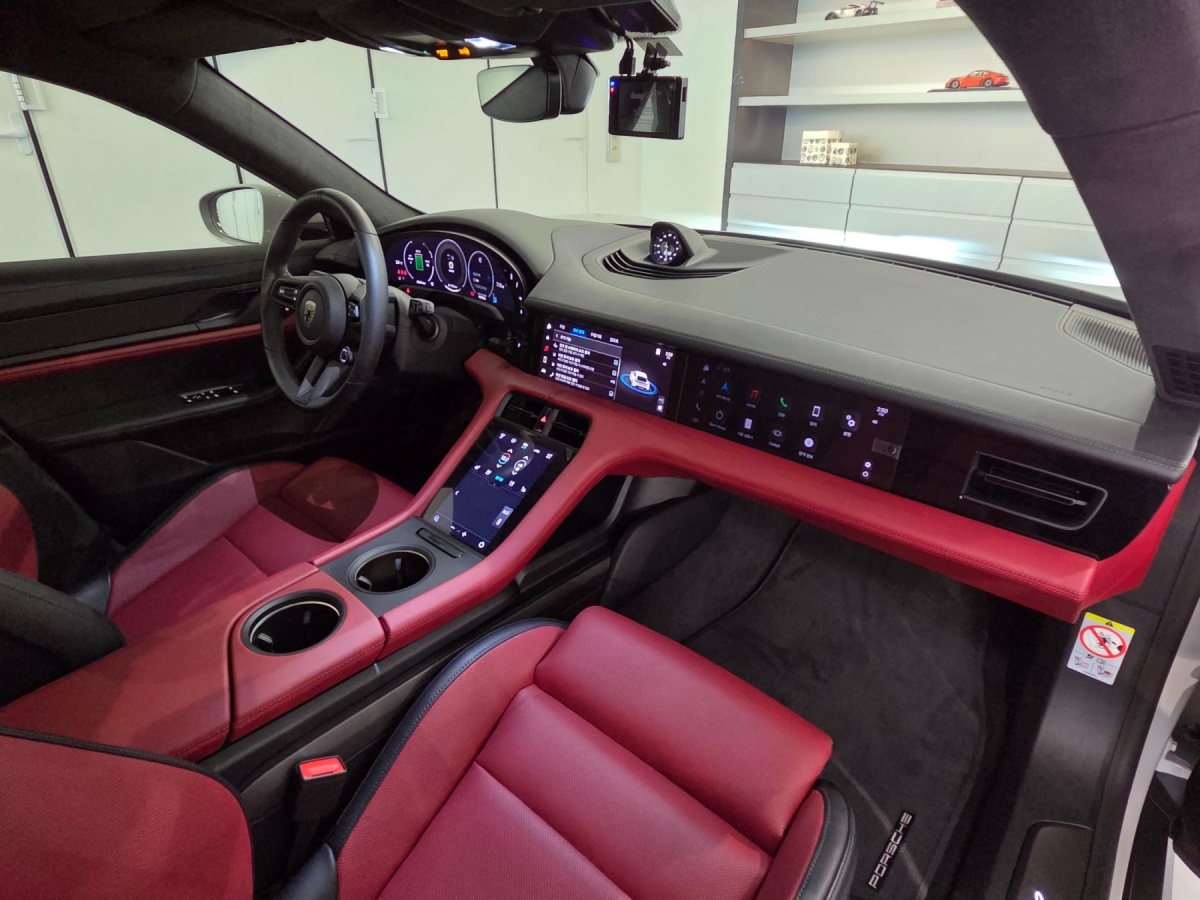 Porsche Taycan, 2025 — фото 8 из 12