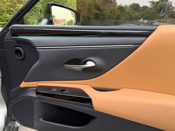 Lexus ES, 2022 — фото 10 из 12