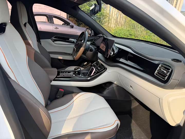 BYD Qin Plus, 2023 — фото 4 из 9