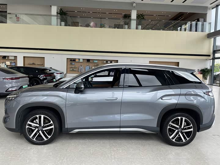 BYD Song L DM-i Hybrid, 2024 — фото 3 из 9