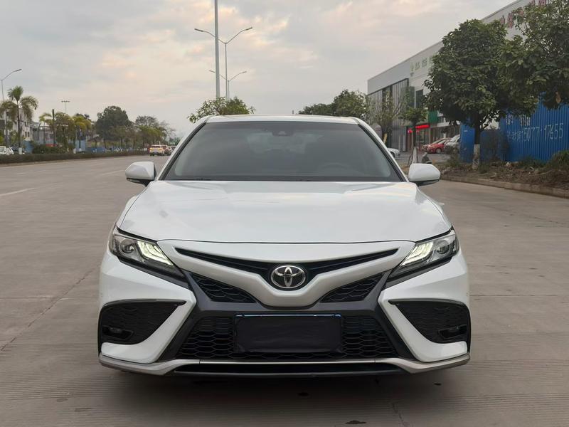 Toyota Camry, 2022 — фото 2 из 9