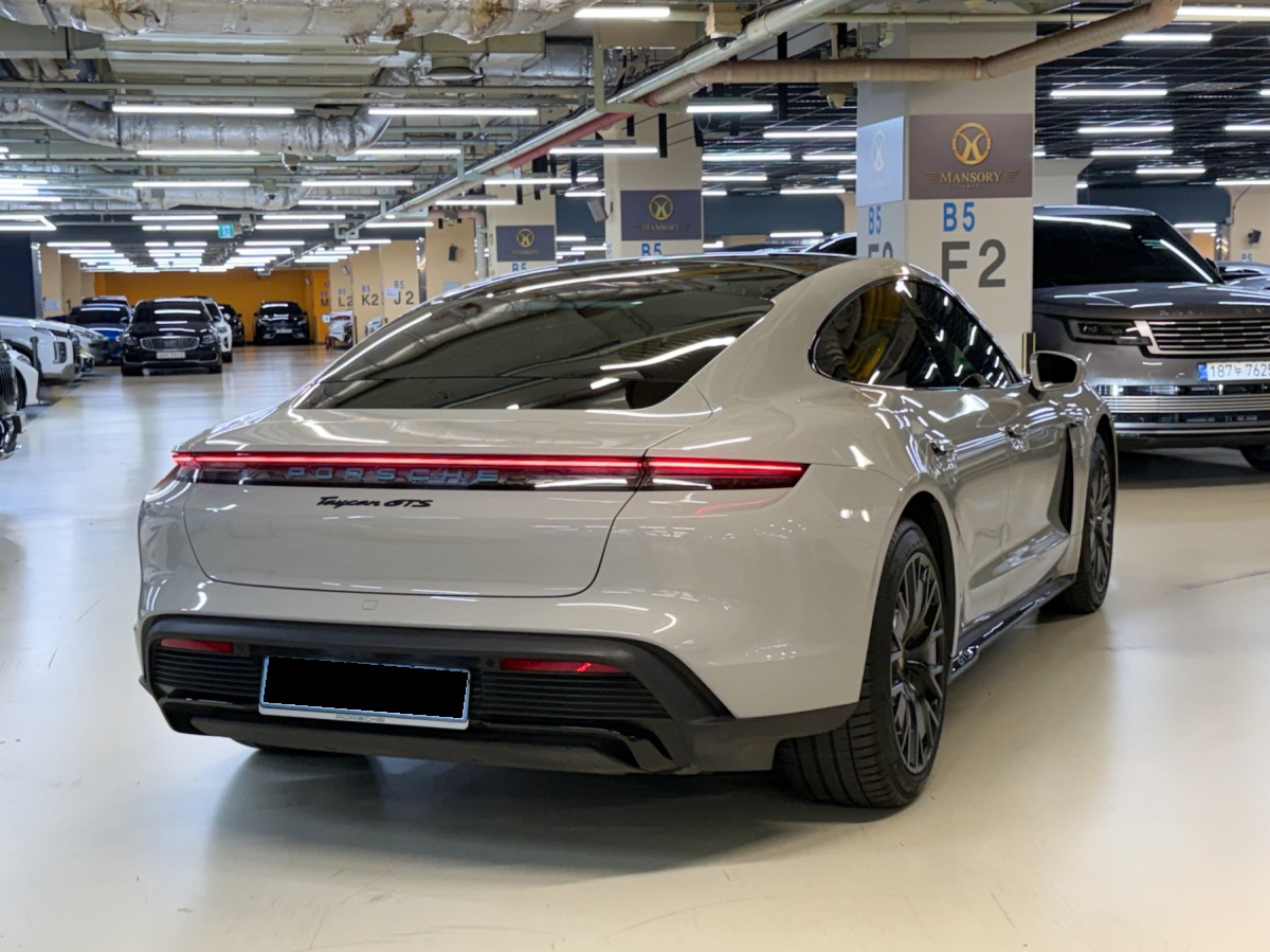 Porsche Taycan, 2022 — фото 5 из 12