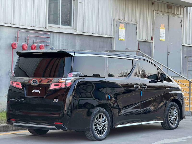 Toyota Vellfire, 2022 — фото 6 из 9