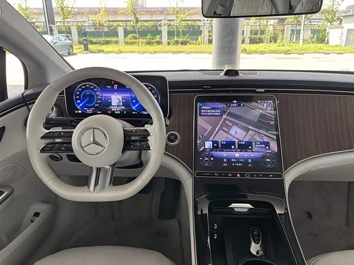 Mercedes-Benz EQE, 2025 — фото 7 из 9
