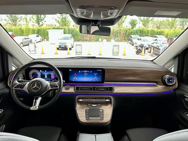 Mercedes-Benz V-Class, 2025 — фото 7 из 11
