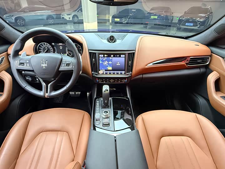 Maserati Levante, 2025 — фото 3 из 9