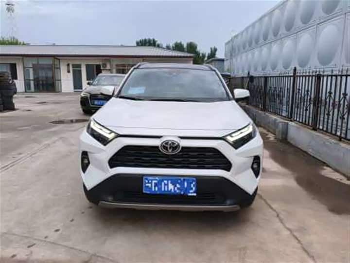 Toyota RAV4, 2024 — фото 2 из 9