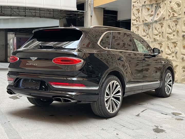 Bentley Bentayga, 2022 — фото 7 из 9