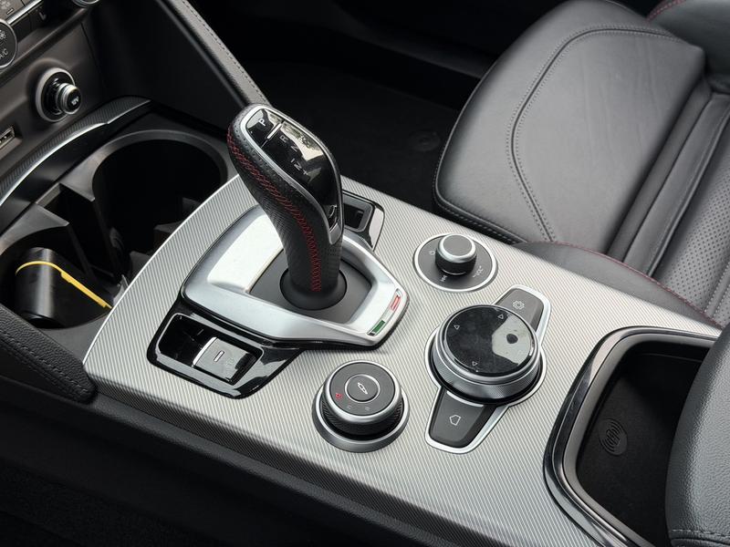 Alfa Romeo Stelvio, 2023 — фото 9 из 11