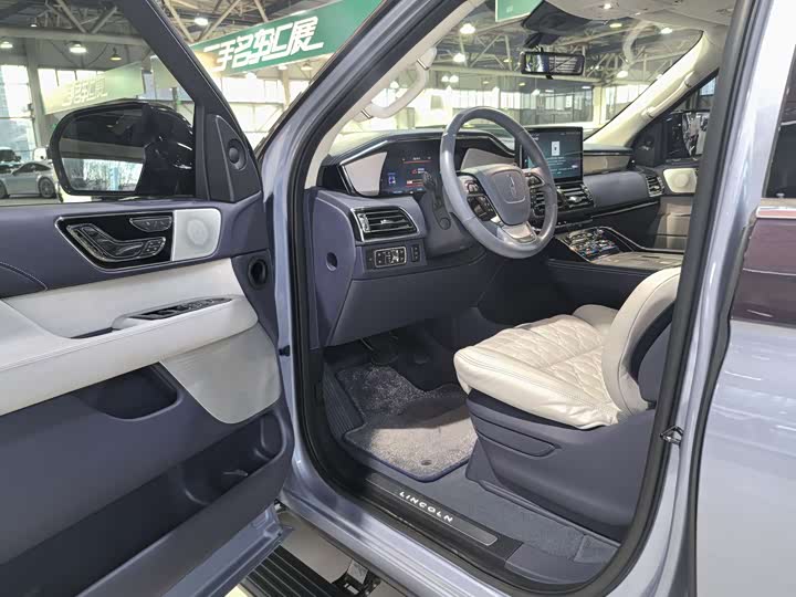 Lincoln Navigator One, 2022 — фото 5 из 9