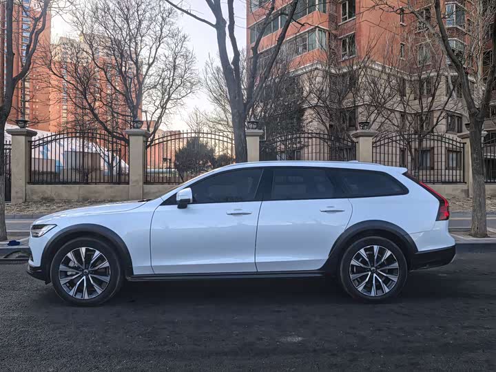 Volvo V90, 2022 — фото 2 из 9