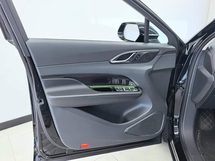 Hongqi HS3 Hybrid, 2025 — фото 7 из 9