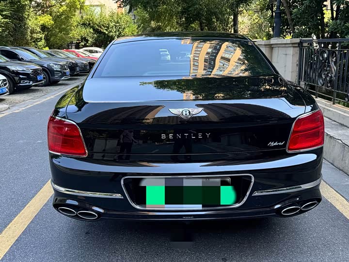 Bentley Flying Spur Hybrid, 2024 — фото 3 из 9