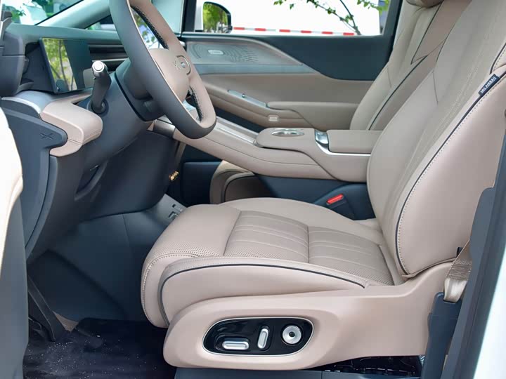 XPeng X9, 2026 — фото 8 из 9