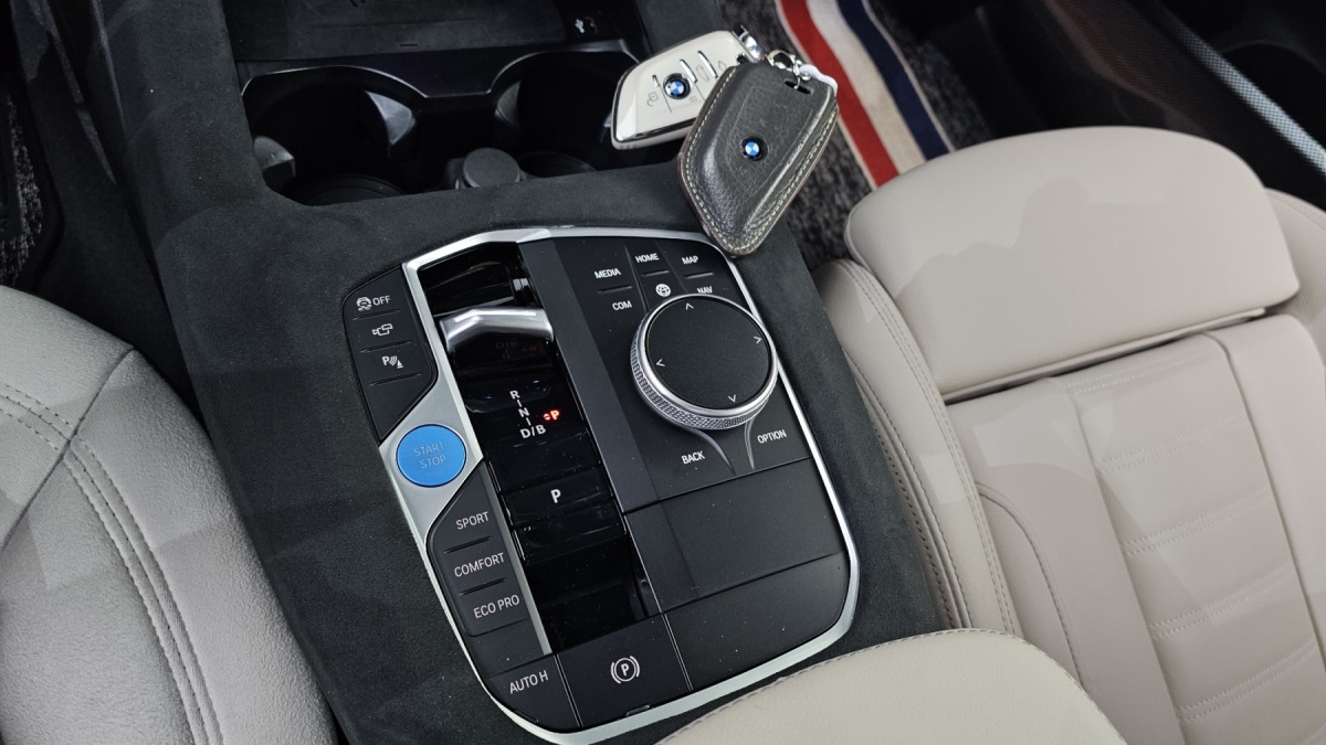 BMW iX3, 2023 — фото 9 из 12