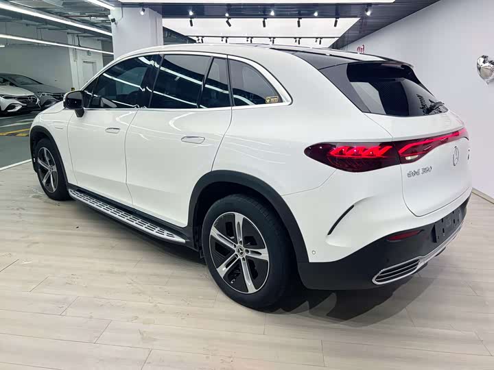 Mercedes-Benz EQE SUV, 2023 — фото 7 из 9